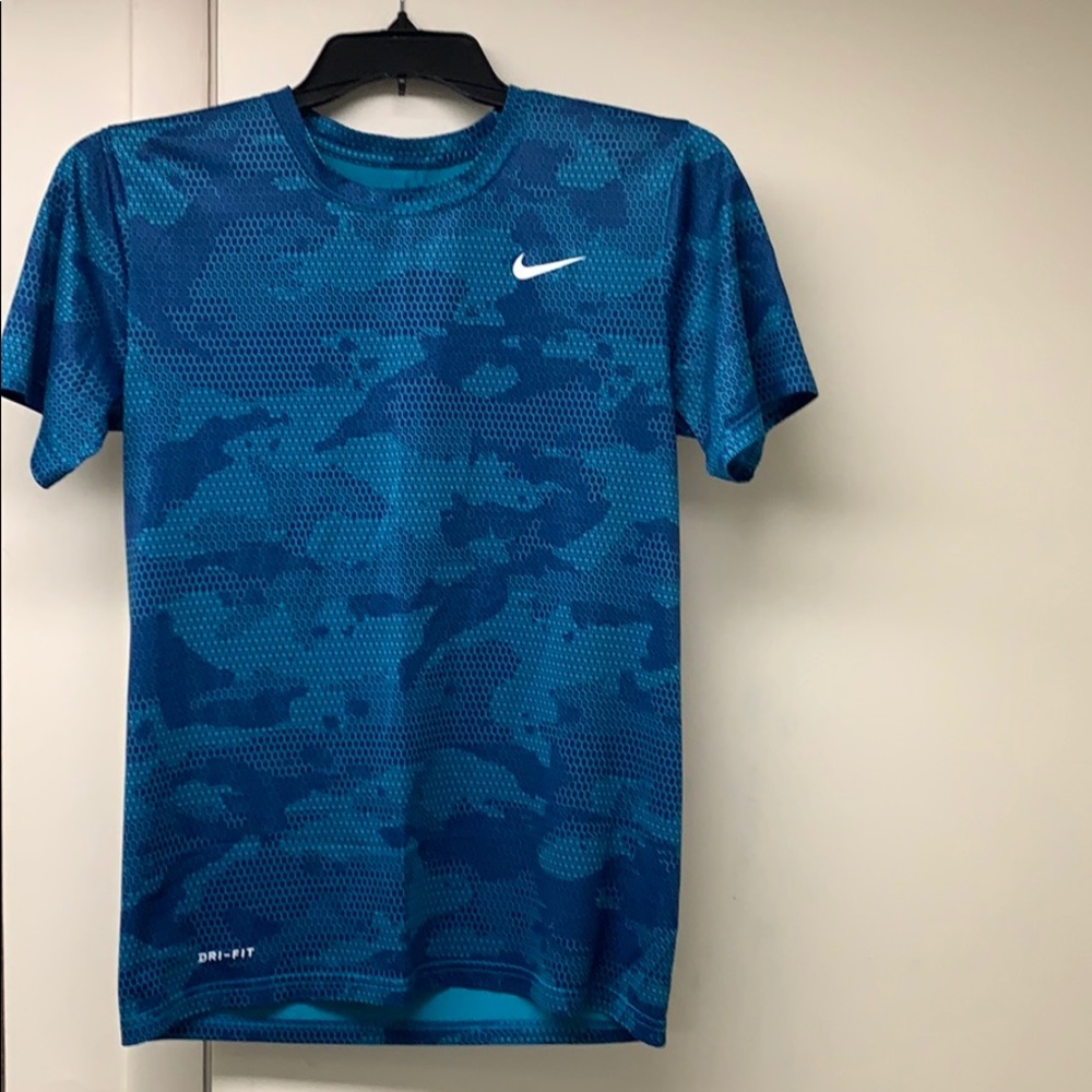Nike men’s small dri-fit tee